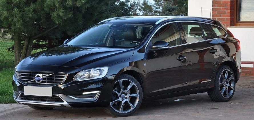 Volvo V60 cena 52400 przebieg: 219000, rok produkcji 2015 z Starachowice małe 667